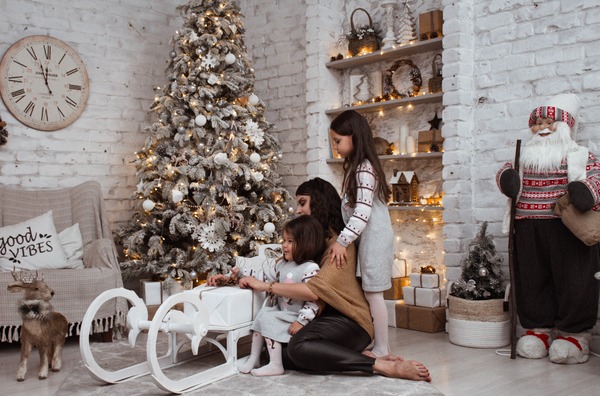 The Ultimate Family Christmas Gift Guide for a Heartwarming Holiday