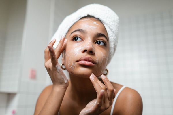 A Guide to Choosing Bath and Body Care Products for Combination Skin