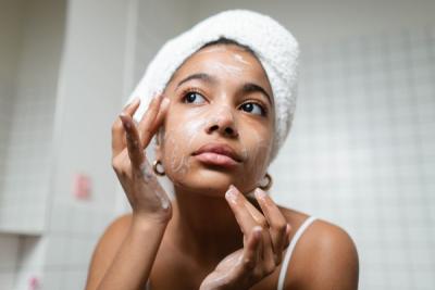 A Guide to Choosing Bath and Body Care Products for Combination Skin